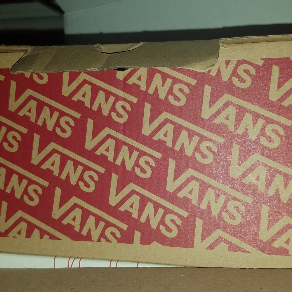 Van's - Picture 4 of 4